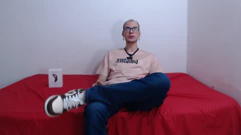 Snapshot of vlad__night chatting on 04-26-26, 04:21 Vlad online show from 04-26-26, 04:21