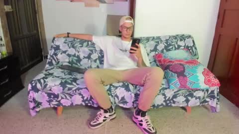 Snapshot of vlad__night chatting on 05-17-26, 03:48 Vlad online show from 05-17-26, 03:48