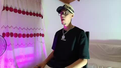 Snapshot of vlad__night chatting on 05-31-26, 03:58 Vlad online show from 05-31-26, 03:58