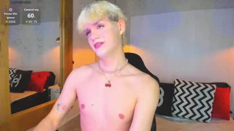 Snapshot of vladhellsing4 chatting on 02-07-26, 01:48 Vlad online show from 02-07-26, 01:48