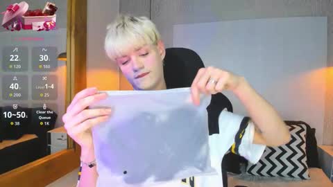 Snapshot of vladhellsing4 chatting on 02-19-26, 02:24 Vlad online show from 02-19-26, 02:24