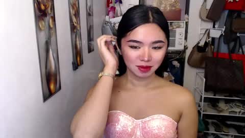 Snapshot of voganmarie chatting on 07-13-26, 06:05 voganmarie online show from 07-13-26, 06:05