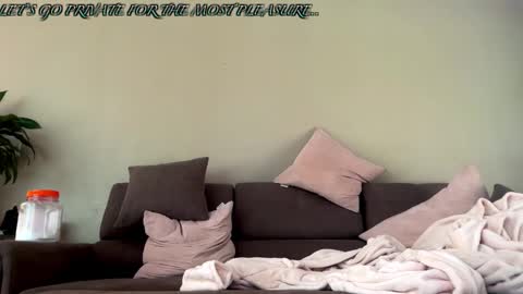 Voiletxx online show from 12-17-25, 06:58