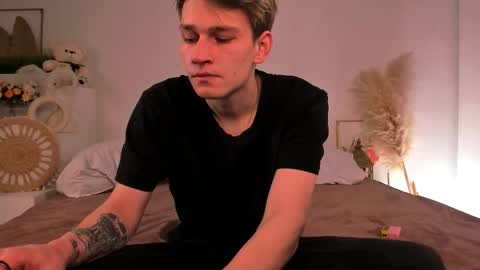 Snapshot of volan_starts chatting on 02-25-26, 12:04 Dan online show from 02-25-26, 12:04