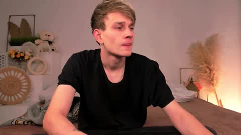 Snapshot of volan_starts chatting on 02-26-26, 12:04 Dan online show from 02-26-26, 12:04