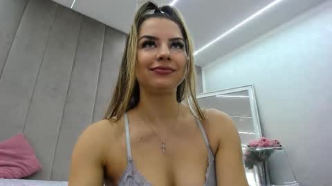 Snapshot of von_dee chatting on 10-12-25, 05:28 von_dee online show from 10-12-25, 05:28