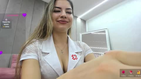 Snapshot of von_dee chatting on 10-19-25, 05:08 von_dee online show from 10-19-25, 05:08