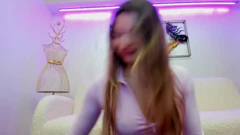 Snapshot of von_dee chatting on 11-19-25, 06:35 von_dee online show from 11-19-25, 06:35