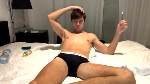 Snapshot of vouvoucouple chatting on 02-05-25, 06:37 Tim online show from 02-05-25, 06:37