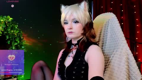 Snapshot of vronnier chatting on 05-27-26, 04:04 vronnier online show from 05-27-26, 04:04