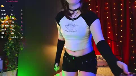 Snapshot of vronnier chatting on 06-05-26, 11:27 vronnier online show from 06-05-26, 11:27