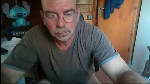 Snapshot of vuda77 chatting on 09-11-25, 06:57 oscar online show from 09-11-25, 06:57