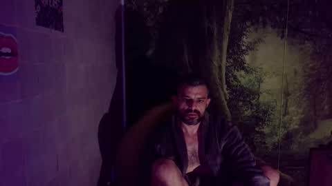 Snapshot of vuiljoske chatting on 11-17-25, 12:49 CBNewGuy online show from 11-17-25, 12:49