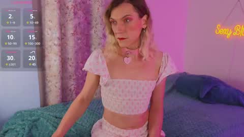 Snapshot of vulgar_wife chatting on 02-13-25, 01:19 Vikky online show from 02-13-25, 01:19