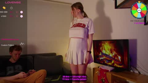 Snapshot of vundersex chatting on 12-23-24, 07:09 Eva and Franklin online show from 12-23-24, 07:09