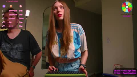 Snapshot of vundersex chatting on 10-23-25, 06:50 Eva and Franklin online show from 10-23-25, 06:50