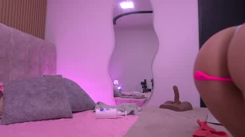 Snapshot of vvioleta_ chatting on 04-21-26, 03:02 Violeta online show from 04-21-26, 03:02