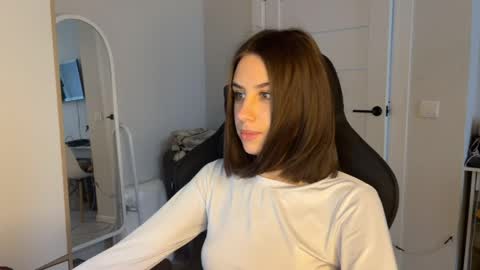Snapshot of vx_arina chatting on 05-27-26, 08:11 Arina online show from 05-27-26, 08:11