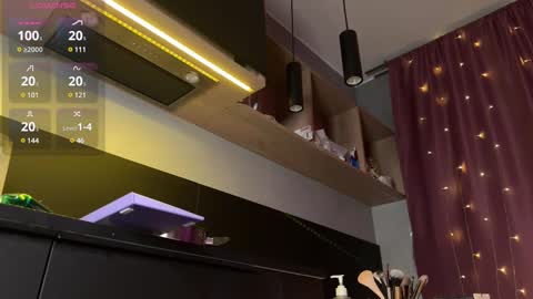 Snapshot of vynila chatting on 02-12-25, 03:18 ILONA A week goal new laptop online show from 02-12-25, 03:18