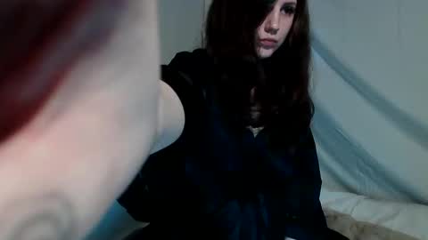 Snapshot of wacky_weirdo chatting on 12-19-24, 10:34 Rose online show from 12-19-24, 10:34