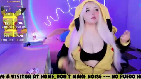 Snapshot of waifumochi_chan chatting on 11-20-25, 03:39 online show from 11-20-25, 03:39