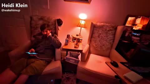 Snapshot of wakehimup chatting on 11-22-25, 07:29 wakehimup online show from 11-22-25, 07:29