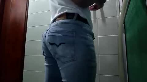 Snapshot of waltherfeet_ chatting on 04-01-26, 04:15 WaltherFeet online show from 04-01-26, 04:15