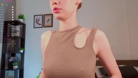 Snapshot of wandaalsbrook chatting on 09-26-25, 11:31 Emi online show from 09-26-25, 11:31