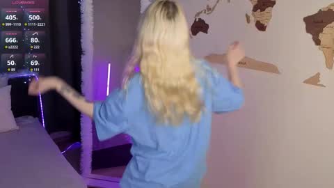 Snapshot of wandaalsbrook chatting on 02-11-26, 01:10 Emi online show from 02-11-26, 01:10