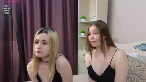 Snapshot of wandaalsbrook chatting on 03-13-26, 01:23 Emi online show from 03-13-26, 01:23