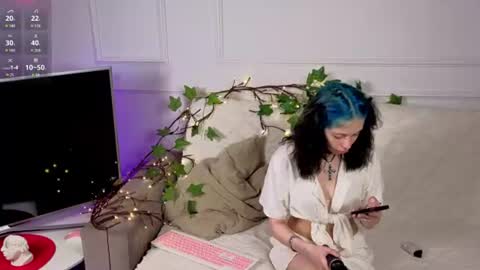 Emi online show from 06-29-26, 03:23