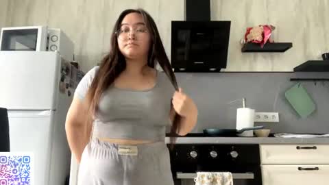 Snapshot of wandahernandez chatting on 07-13-26, 09:23 Helen online show from 07-13-26, 09:23