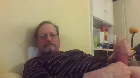 Snapshot of wanky357 chatting on 12-21-25, 01:02 Tibo Love online show from 12-21-25, 01:02