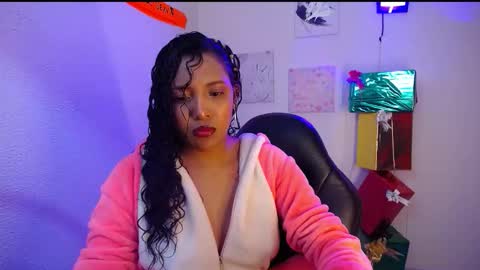 Snapshot of warisgoddes chatting on 11-14-25, 09:30 EMILY online show from 11-14-25, 09:30