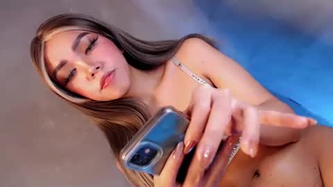 Isla Fox online show from 09-18-25, 05:09