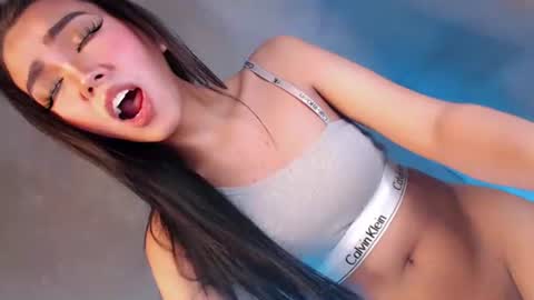 Isla Fox online show from 09-27-25, 05:12