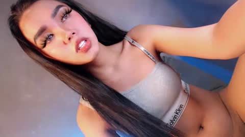 Isla Fox online show from 10-03-25, 04:53