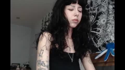 Snapshot of wavy_nights chatting on 06-10-26, 05:45 Mina online show from 06-10-26, 05:45