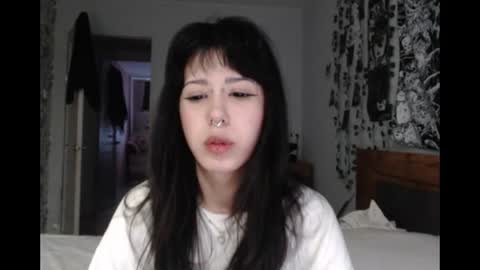 Snapshot of wavy_nights chatting on 07-11-26, 04:10 Mina online show from 07-11-26, 04:10