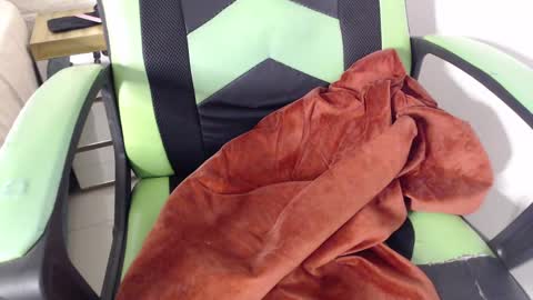 Snapshot of we_n_you chatting on 01-23-25, 01:35 Trixie 3 online show from 01-23-25, 01:35