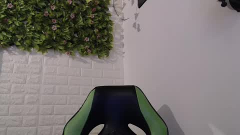 Snapshot of we_n_you chatting on 01-27-25, 05:04 Trixie 3 online show from 01-27-25, 05:04