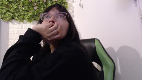 Snapshot of we_n_you chatting on 01-29-25, 01:38 Trixie 3 online show from 01-29-25, 01:38