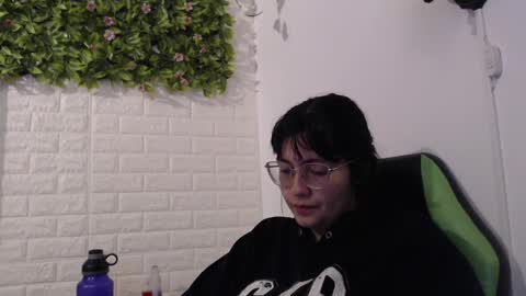 Snapshot of we_n_you chatting on 01-31-25, 01:34 Trixie 3 online show from 01-31-25, 01:34