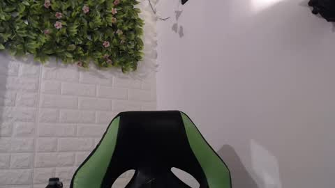 Snapshot of we_n_you chatting on 02-15-25, 03:17 Trixie 3 online show from 02-15-25, 03:17