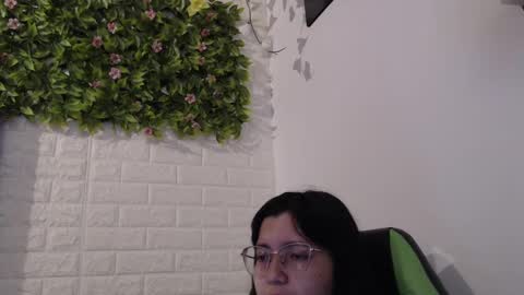 Snapshot of we_n_you chatting on 02-17-25, 01:32 Trixie 3 online show from 02-17-25, 01:32
