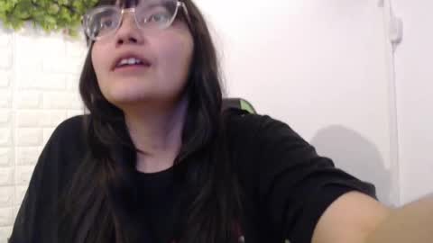 Snapshot of we_n_you chatting on 02-18-25, 10:58 Trixie 3 online show from 02-18-25, 10:58