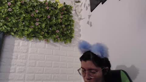 Snapshot of we_n_you chatting on 03-12-25, 01:30 Trixie 3 online show from 03-12-25, 01:30