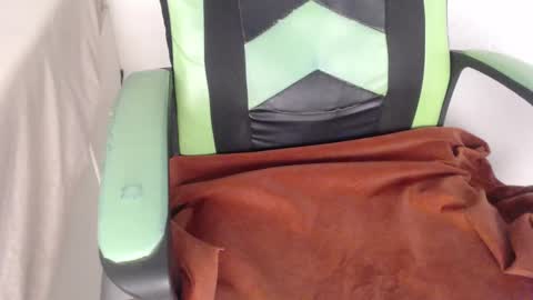 Snapshot of we_n_you chatting on 09-30-25, 01:05 Trixie 3 online show from 09-30-25, 01:05