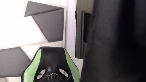 Snapshot of we_n_you chatting on 10-23-25, 03:33 Trixie 3 online show from 10-23-25, 03:33