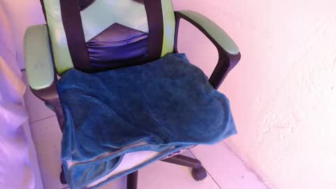 Snapshot of we_n_you chatting on 11-11-25, 03:12 Trixie 3 online show from 11-11-25, 03:12